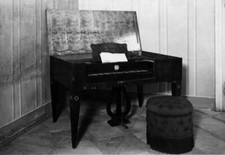 The clavichord on which Wolfgang Amadeus Mozart composed the sc- 1925 Old Photo