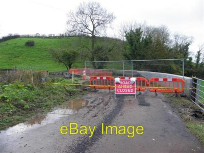 Foto 6x4 Straße gesperrt Ballynasaggart Teil der Brücke ist eingestürzt als c2011