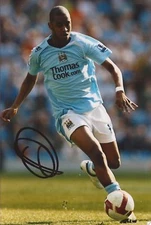 MAN CITY: GELSON FERNANDES SIGNED 6x4 ACTION PHOTO+COA