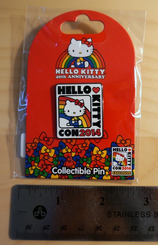 NEW Sanrio Hello Kitty Con 2014 EXCLUSIVE 40th Anniversary Collectible Pin Badge