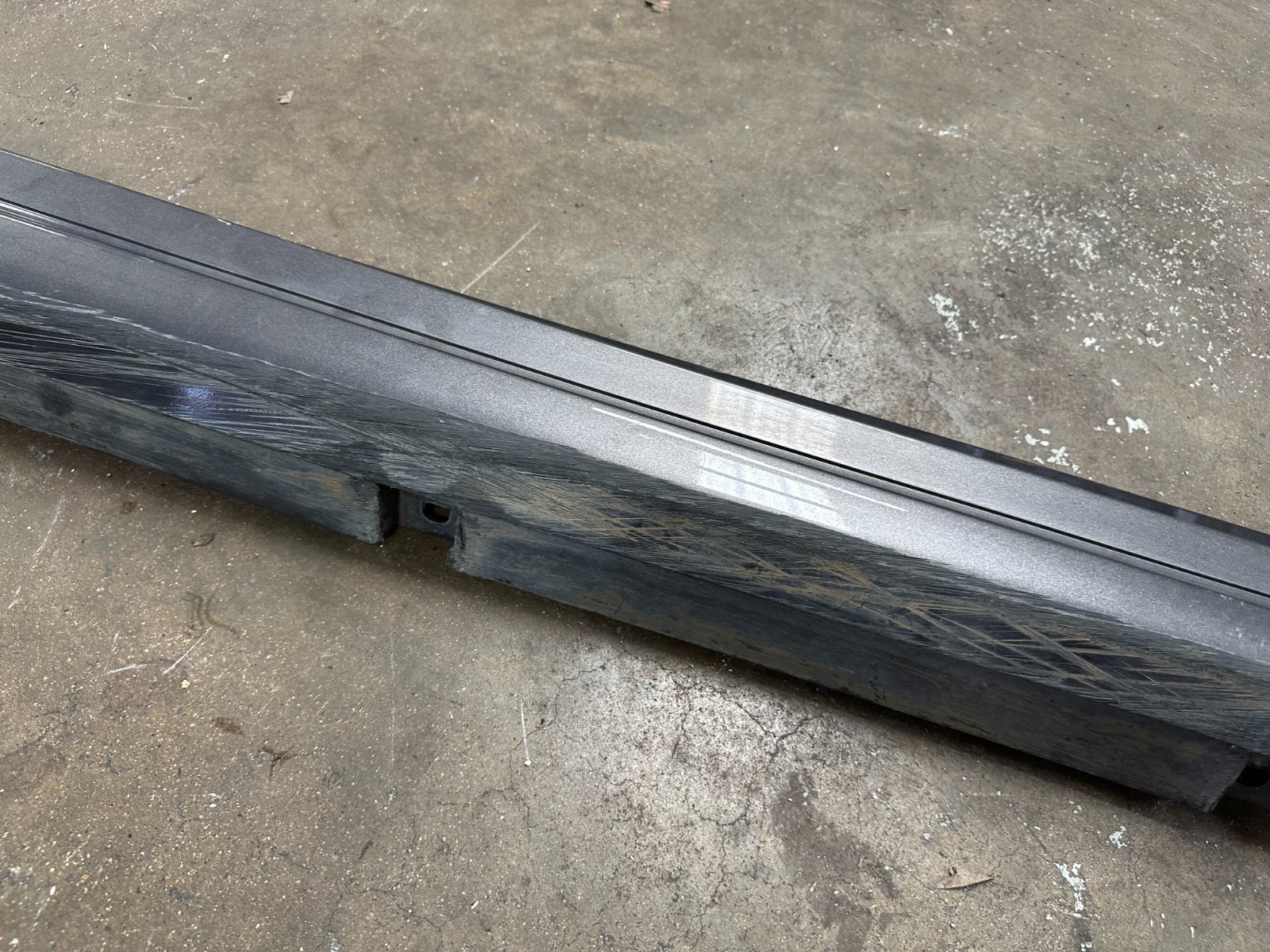 14-24 MASERATI GHIBLI - RIGHT PASSENGER SKIRT ROCKER PANEL COVER MOLDING OEM