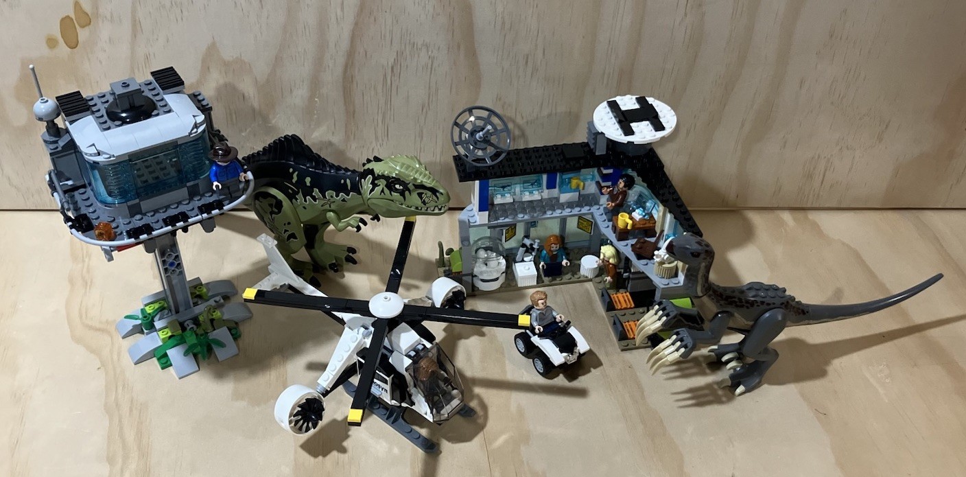 LEGO Jurassic World 76949 Giganotosaurus & Therizinosaurus Attack Set Complete