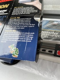 Nintendo NES Classic Mini - Bonus two wireless controllers