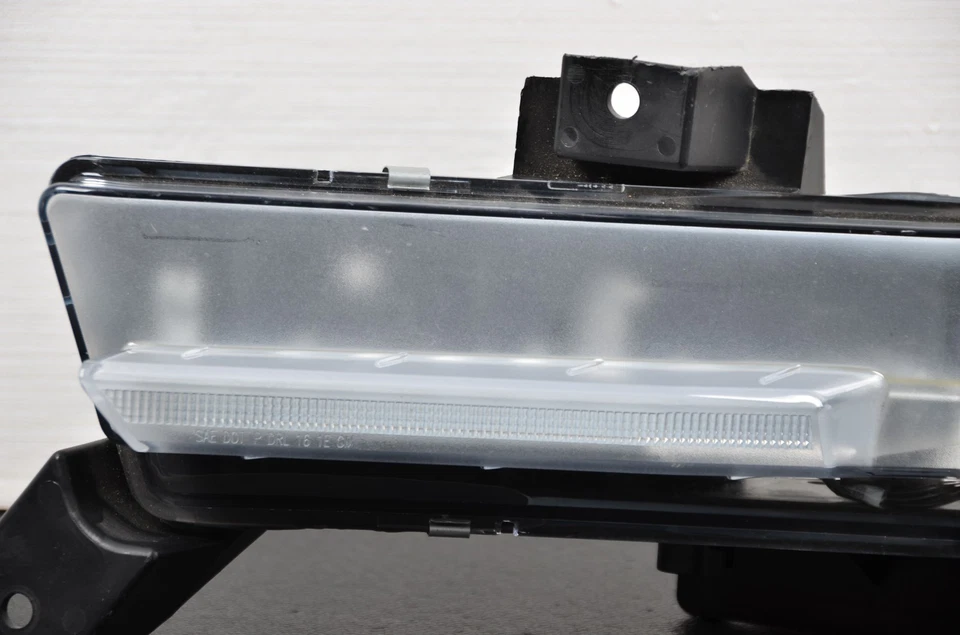 Chevrolet Camaro SS 2016-2018 luz de circulación diurna luz antiniebla conductor izquierdo fabricante de equipos originales Foto 2 de 4