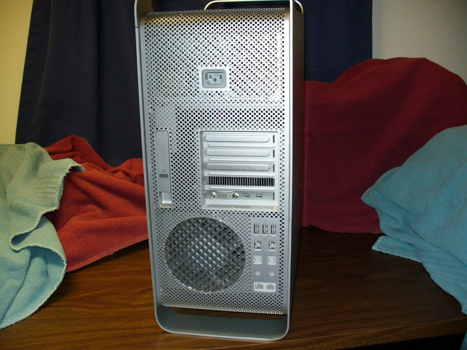 2010 Mac Pro 500GB SSD - OS 10.9.5 & w/Music & Design apps installed - Pro Tools - Image 2 of 4