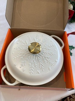BRAND NEW Le Creuset Noel Snowflake Matte White 2.25 qt Braiser Pot