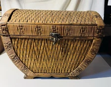 Asian Vintage Wicker Rattan Chest Trunk 16” X 11” Metal Clasp