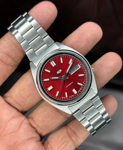 Vintage Seiko 5 Automatic 7009 Movement Men's Watch Red Dial Day-Date