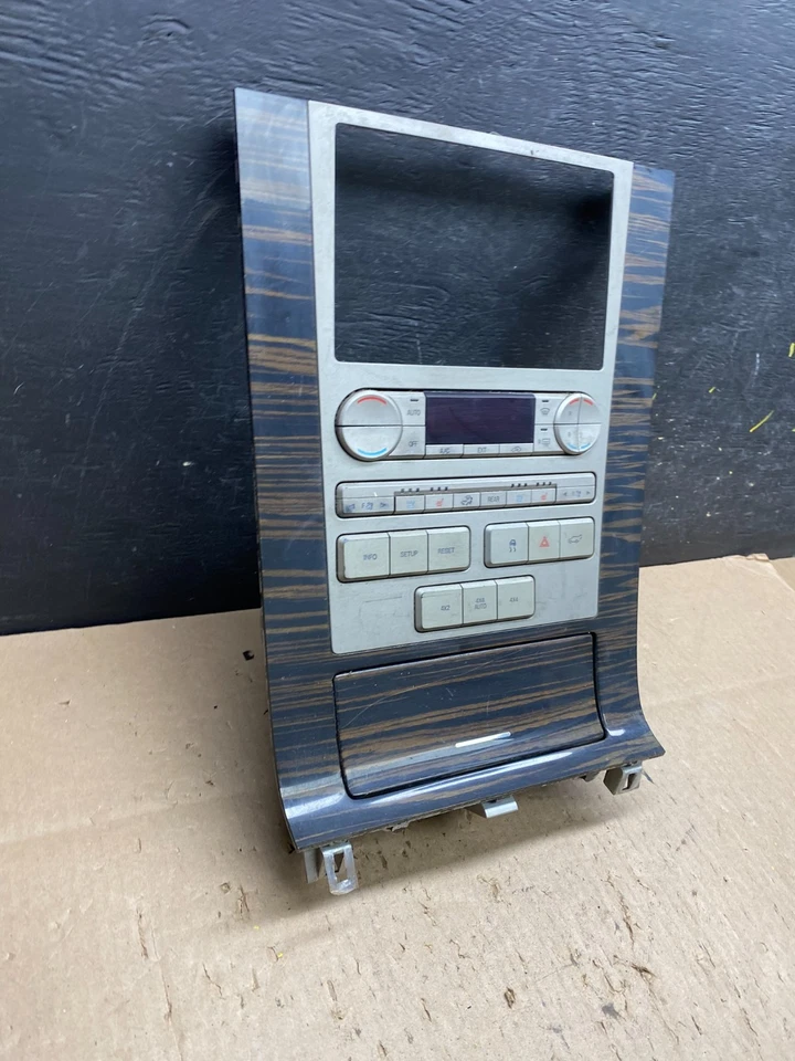 2007 to 2014 Lincoln Navigator Radio Stereo Climate Control Dash Trim t5851 DG - Image 4 of 4