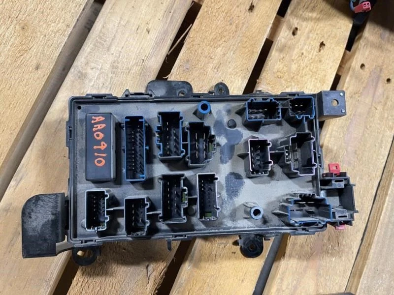 Ford F450 Super Duty 05 6,0 L 4x2 ZF6 debajo del capó relé caja de fusibles 5C3T-14A067-BE Foto 4 de 4