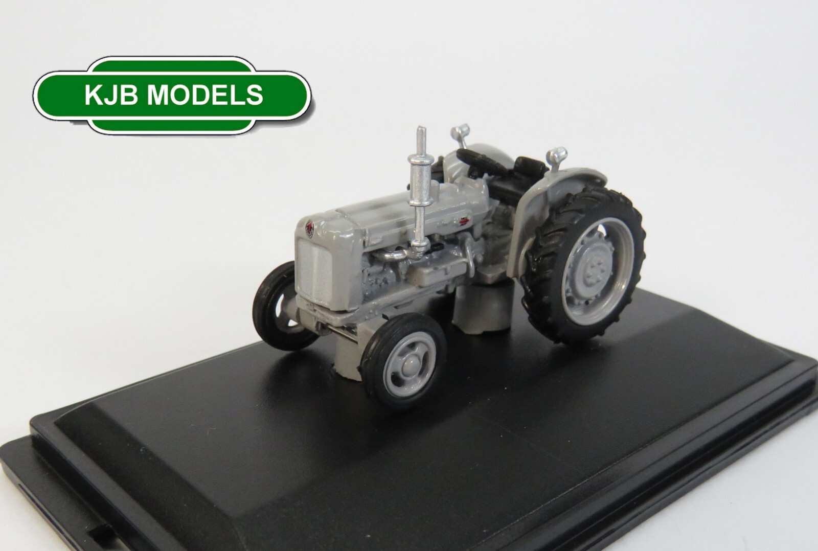 OO Gauge Oxford 1:76 76TRAC004 Matt Grey Fordson Farm Tractor