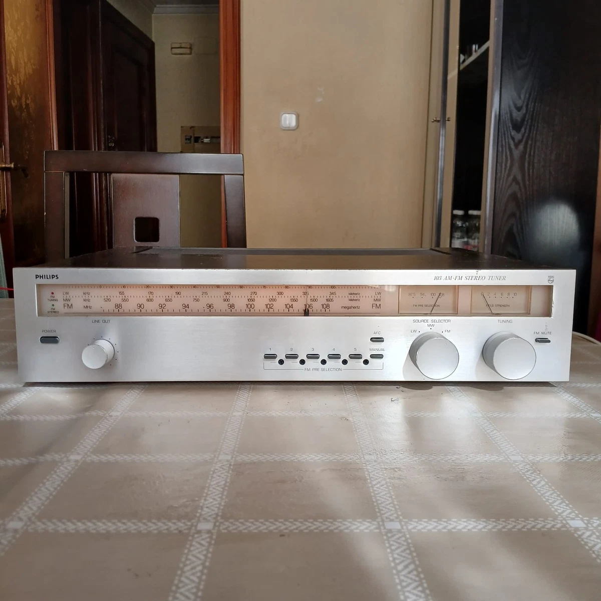 PHILIPS 22AH103/12 FM AM STEREO TUNER