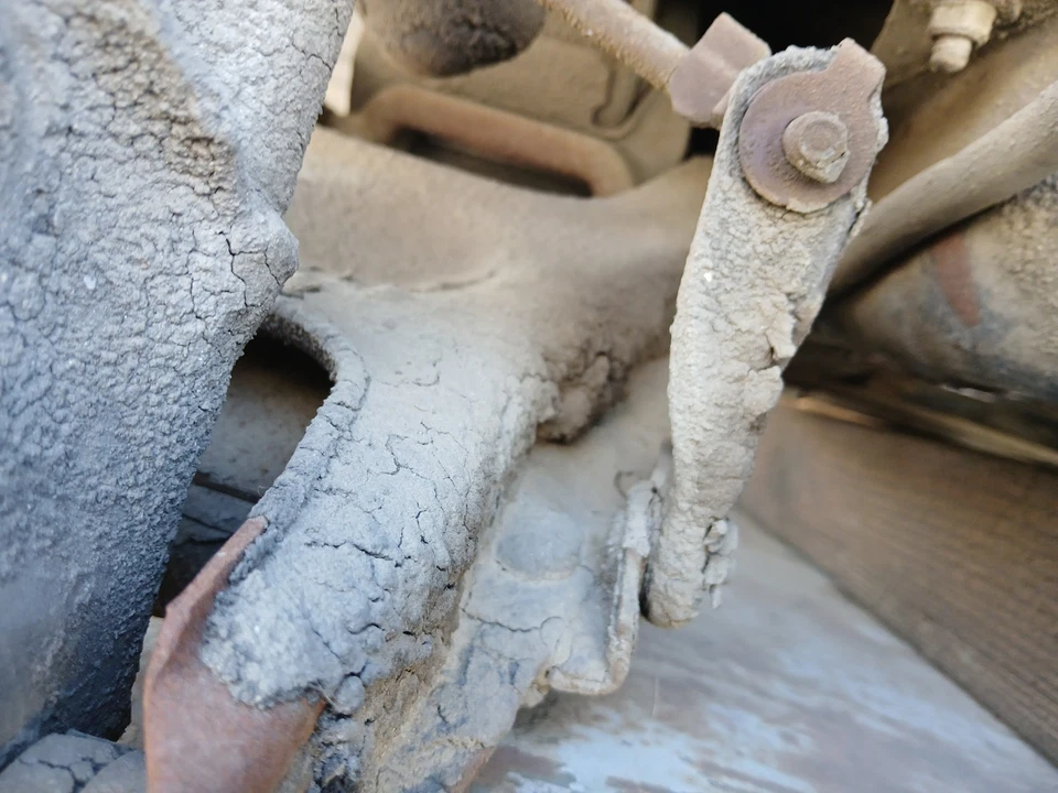 88 YUGO BRAZO DE CONTROL INFERIOR TRASERO DERECHO Foto 2 de 4