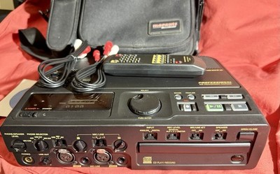 MARANTZ CDR300 PROFESSIONAL  CD RECORDER/BURNER W/CABLES/CD MANUAL/REMOTE/CASE.