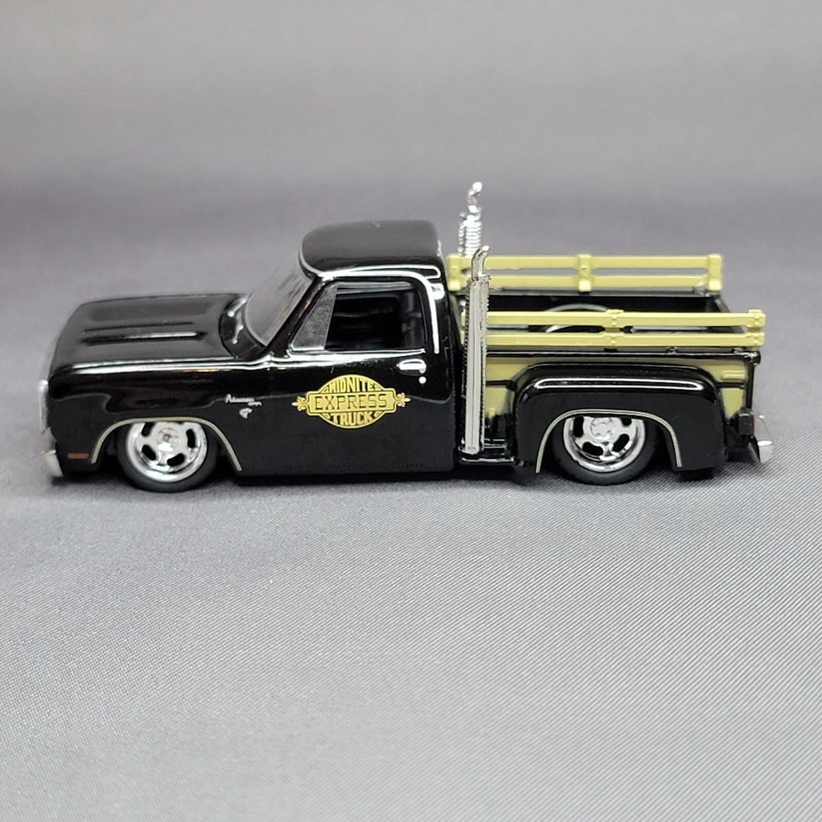 ミニカー M2 CHEVROLET SQUARE BODY TRUCK 1/64 1/64 M2 Machines 1978 CHEVY SILVERADO C10 Square Body PICKUP