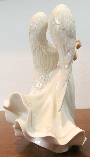 Figura Lenox GIFT OF KNOWLEDGE ANGEL para concientización sobre el cáncer de mama (cinta rosa) - Imagen 13 de 20