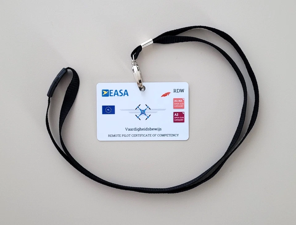 Stampa su BADGE (tessera - card) Patentino Drone A1/A3 (UAS SAPR) + omaggio! - Immagine 2 di 4