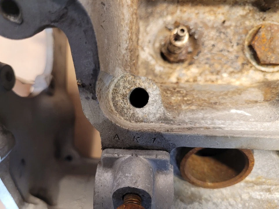 Jaguar XKE 3.8 E-Type Engine Head Series 1 RA2258-9 — 第 4/4 张图片