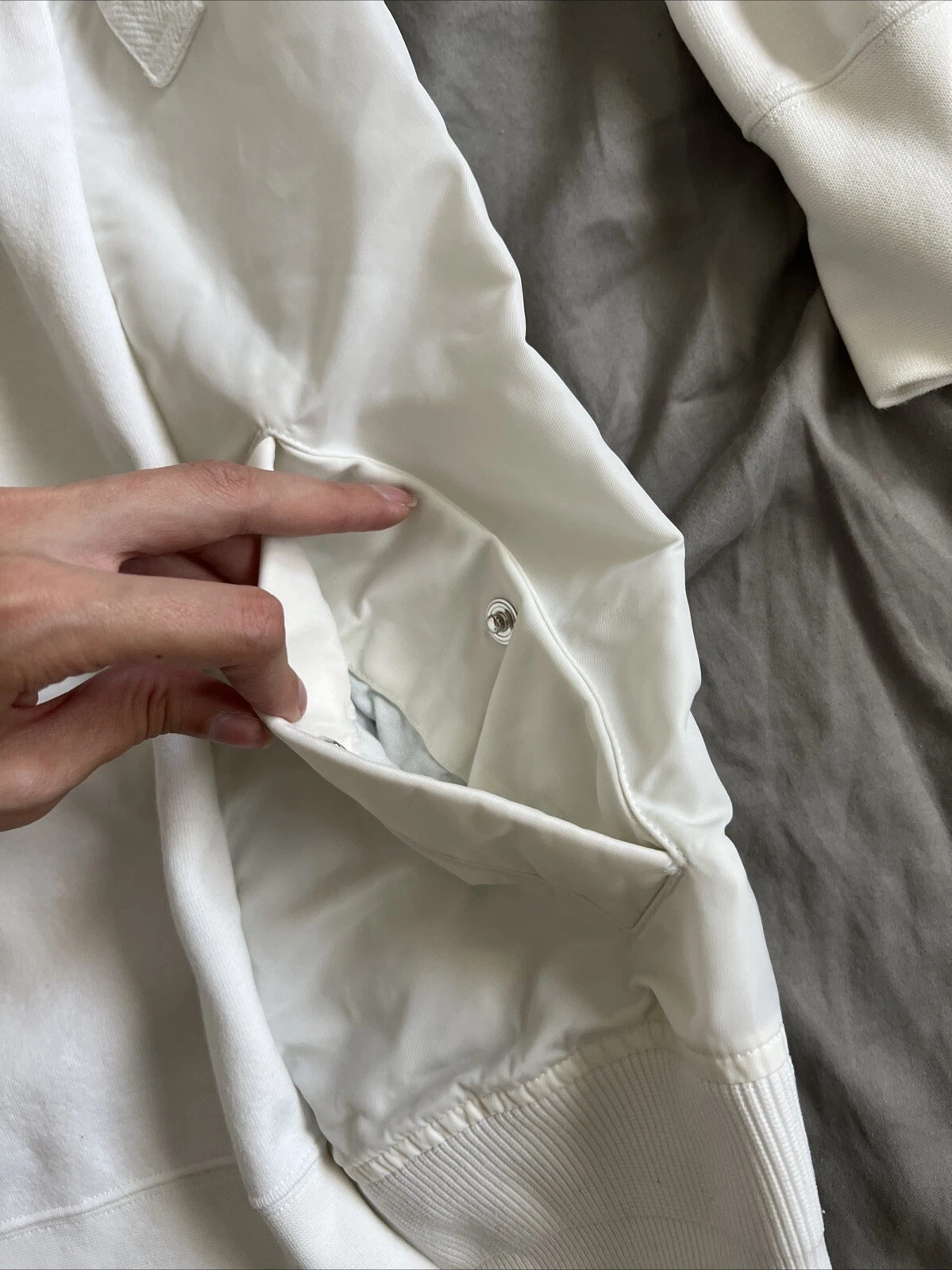 Felpa con cappuccio pullover unisex Nike x Sacai nuova di zecca bianca CW2419 100 taglia L con difetto