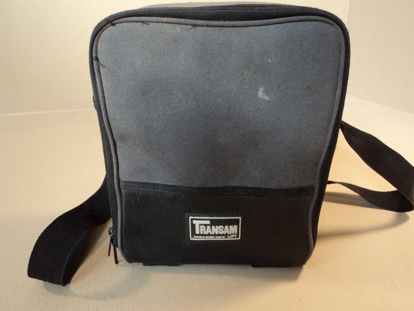 Hakuba Durable Camera Bag 10in L x 9in W x 5in D Gray/Black Transam Nylon