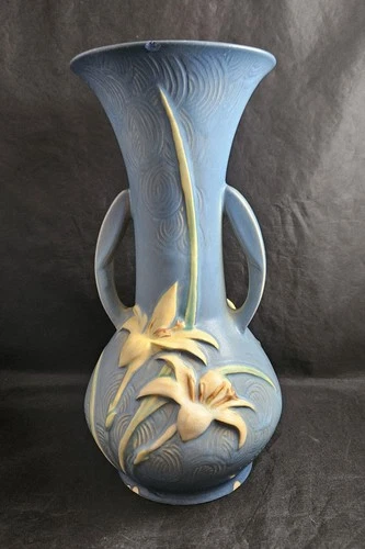 ROSEVILLE Pottery ZEPHYR LILY VASE Bermuda Blue Shape 137-10"