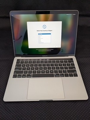 Mint MacBook Pro 13-inch (15,2)  i7 2.8 GHz 1TB SSD 16GB RAM Touch Bar - Silver