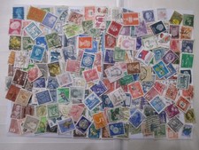 Lot de 180 timbres "MONDE" oblitérés+ cadeau pour 2 lots de mes ventes