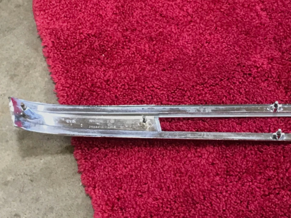 Chrysler 300 1965 rejilla central bisel cromado no. 2524236 Foto 3 de 4