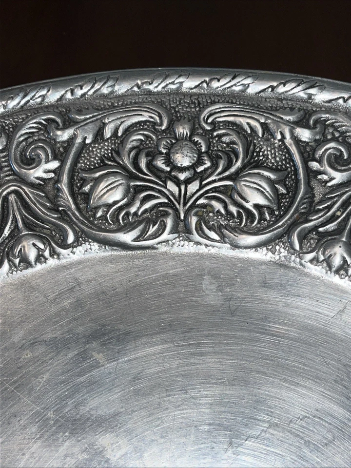 Bandeja para servir peltre Wilton Armetale William Mary 17 3/4" Foto 3 de 4