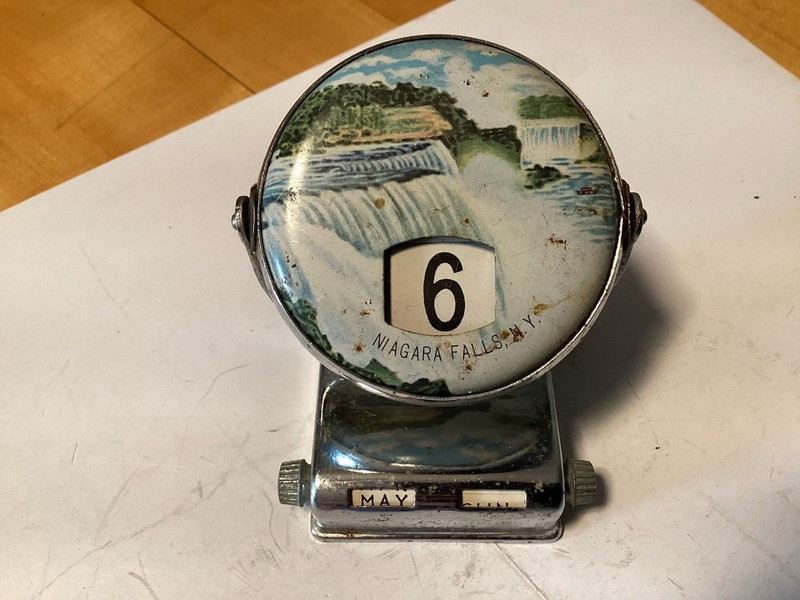 Vintage  Souvenir Flip Perpetual Desk Calendar Niagara Falls Works