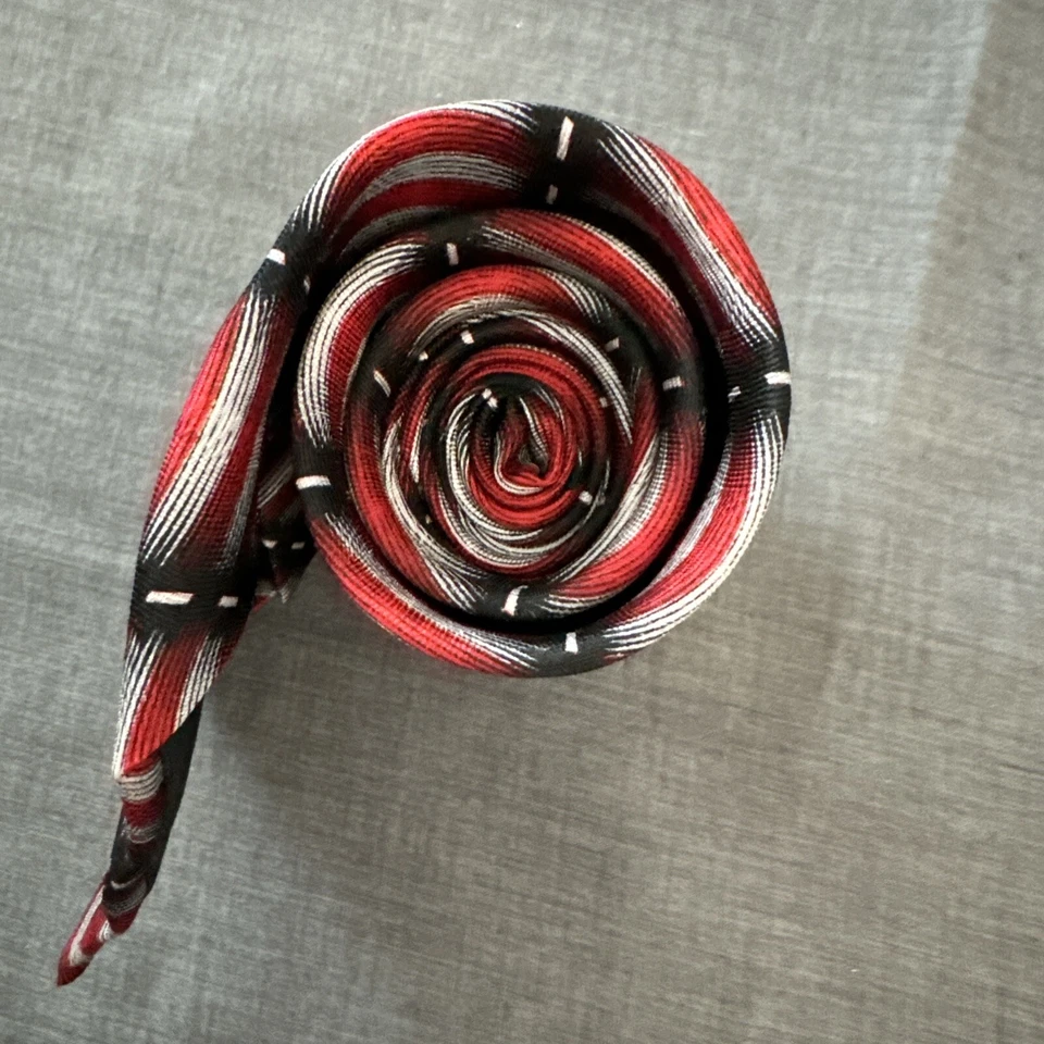 Corbata de cuello Alexander Lloyd XL roja y blanca con patrón ondulado para hombre Foto 3 de 4