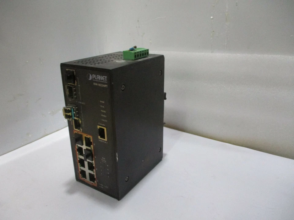 PLANET ISW-1022MPT 8-Port 10/100Mbps + 2-Port Gigabit TP/SFP Combo PoE Managed  - Image 2 of 4