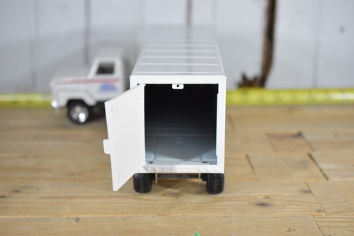 VINTAGE ERTL INTERNATIONAL S SERIES SEMI TRACTOR TRAILER GTA FEEDS - Picture 8 of 12