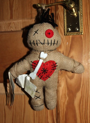 Poupée vaudou - Déguisements de sorcière Christy jouet 9" de haut cintre