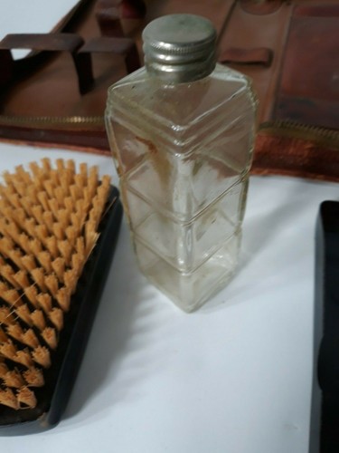 Antique Leather Case Vanity Travel Set Art Deco Brush, Tooth Brush, etc. - Picture 11 of 12