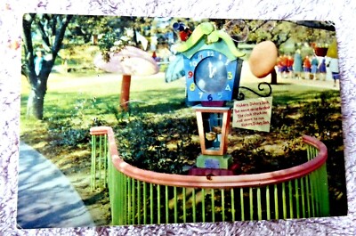 VINTAGE POSTCARD OAKLAND CA CHILDRENS FAIRYLAND HICKORY DICKORY DOCK c.1960