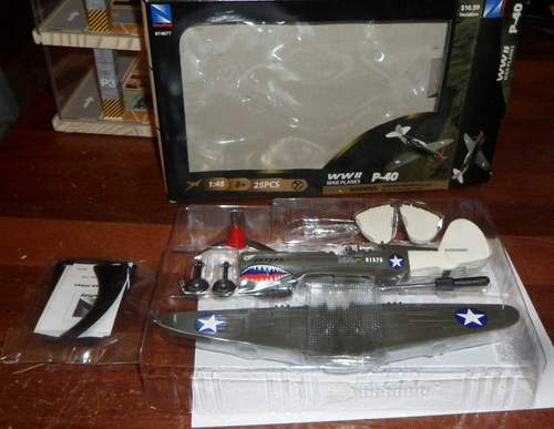 New Ray 1:48 P-40 WWII War Plane EZ Build Airforce Airplane Model Kit - Picture 2 of 5