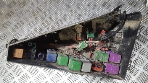Opel Omega 1996 Fuse box  90492168, 0831312 #470846-45