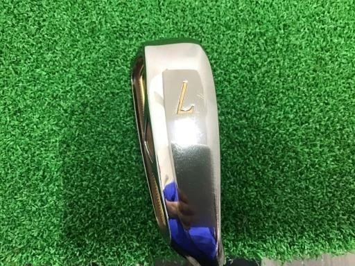 Ladies MARUMAN MAJESTY PRESTIGIO Gold Premium #7 Iron Flex-L No Head Cover - Image 3 of 4