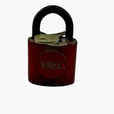 YALE Padlock Red Antique Lock with Key Working Made In USA Vintage
