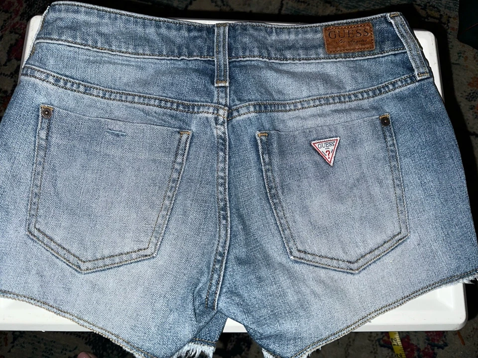 Pantalones cortos de mezclilla lavados de tiro bajo vintage Y2K Guess 28 Foto 2 de 4