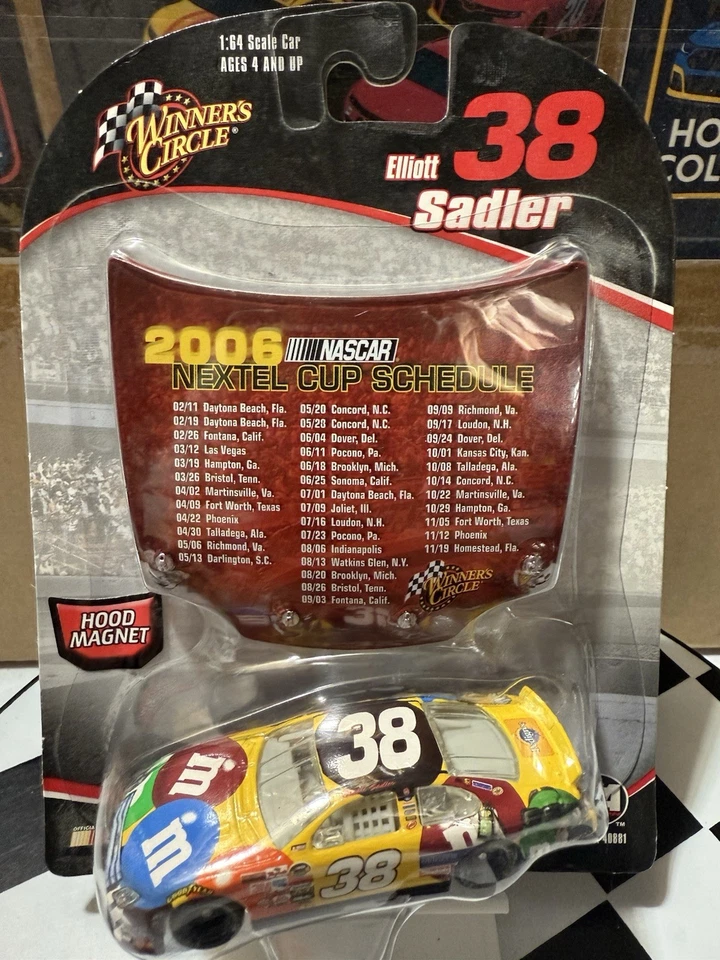 ELLIOTT SADLER #38 M&M’s 2006 1/64 WINNER'S CIRCLE W/ HOOD MAGNET DISPLAY - Image 3 of 4
