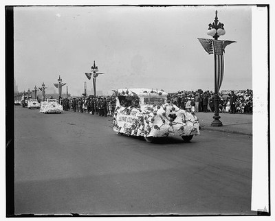 Photo:Moose Parade Float Procession July 7 1926