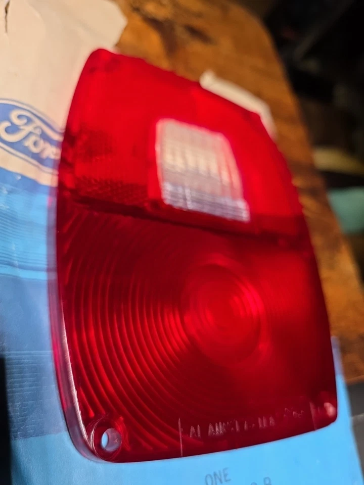 Dietz 1973-76 Ford F150-350 Truck Tail Light Lens. D3TZ-13450B. Original Package - Image 4 of 4