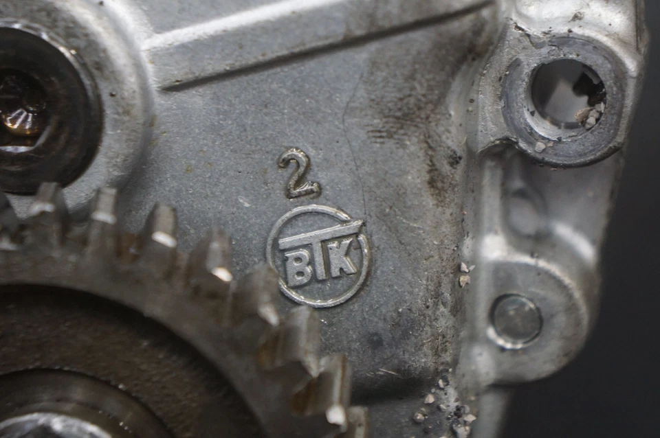 6.6l V8 Engine Oil Pump Assembly OEM 12644591 Chevrolet Silverado 3500 2011-2016 - Image 2 of 4