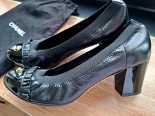 Vtg CHANEL Ruffled Toe Patent Leather Logo Block Heels Ballerina Pumps 37