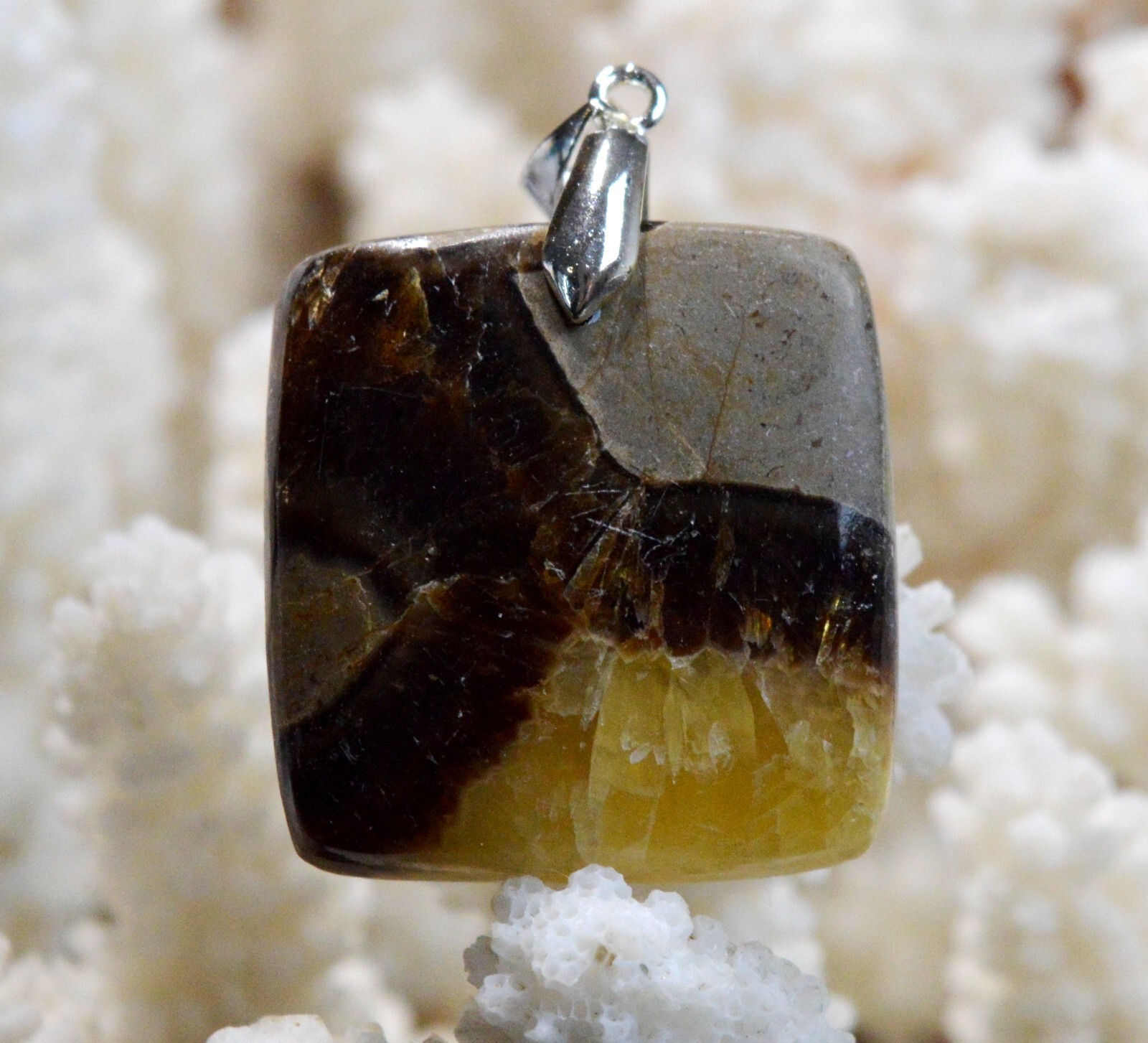 Pendentif Septaria cabochon en pierre naturelle de lithothérapie, minéral de Madagascar 68 cts