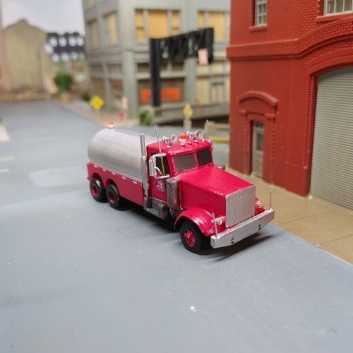 1/87 HO Scale Custom Built Peterbilt Dual Axle Tanker Truck - Picture 4 of 9