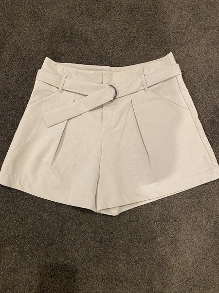 White Closet Shorts in Light Grey Sz 12 EUC Stylish Shorts with Side Pockets