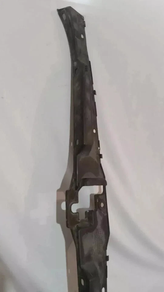 Protector de soporte negro para cubierta de radiador Kia Spectra 2004-2006 OEM Foto 3 de 4